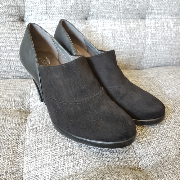 AEROSOLES Black Bootie Covered Pumps Size 5.5 - Picture 2 of 6